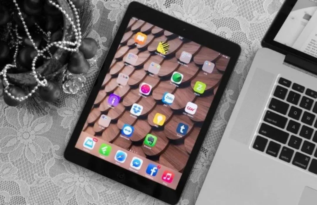 ipad1充电显示苹果标志_ipad显示不在充电是怎么回事_ipad显示充电是什么图标