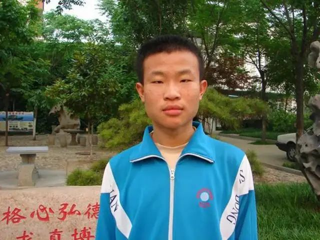 面貌精神都是内心强大的人吗_面貌精神的词语_精神面貌